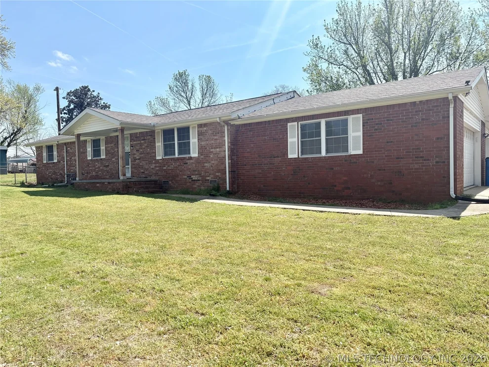 Unit for sale at 924 W Park Avenue, Checotah, OK 74426
