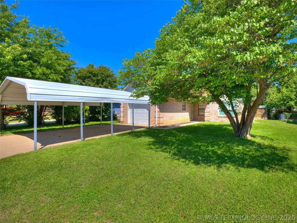 Unit for sale at 606 W 19th Street S, Claremore, OK 74019