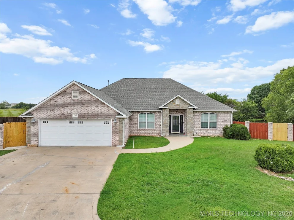 Unit for sale at 1717 Red Oak Street, Ardmore, OK 73401