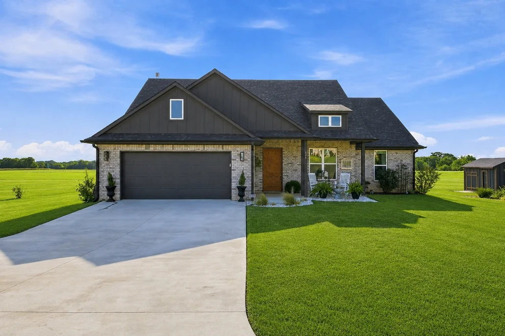 Unit for sale at 131 Paralee Street, Durant, OK 74701