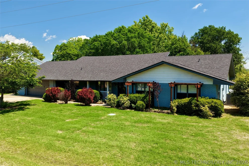 Unit for sale at 105 Lakeview Drive, Eufaula, OK 74432