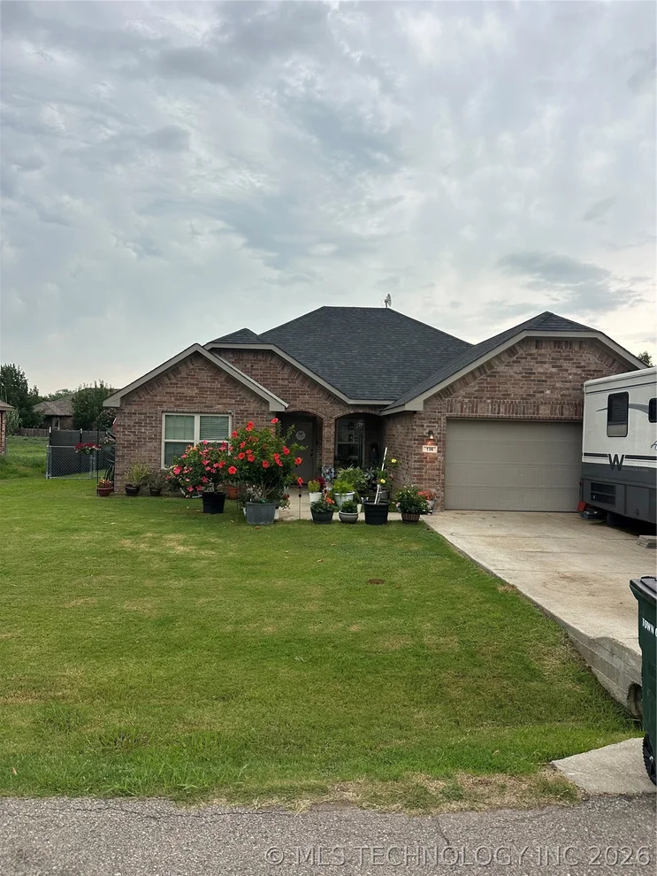 Unit for sale at 136 Glenbrook, Calera, OK 74730