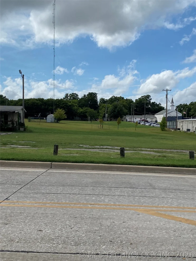 Unit for sale at 1113 N Washington, Ardmore, OK 73401