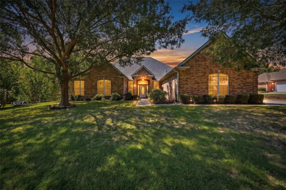Unit for sale at 3201 Greenbriar, Durant, OK 74701