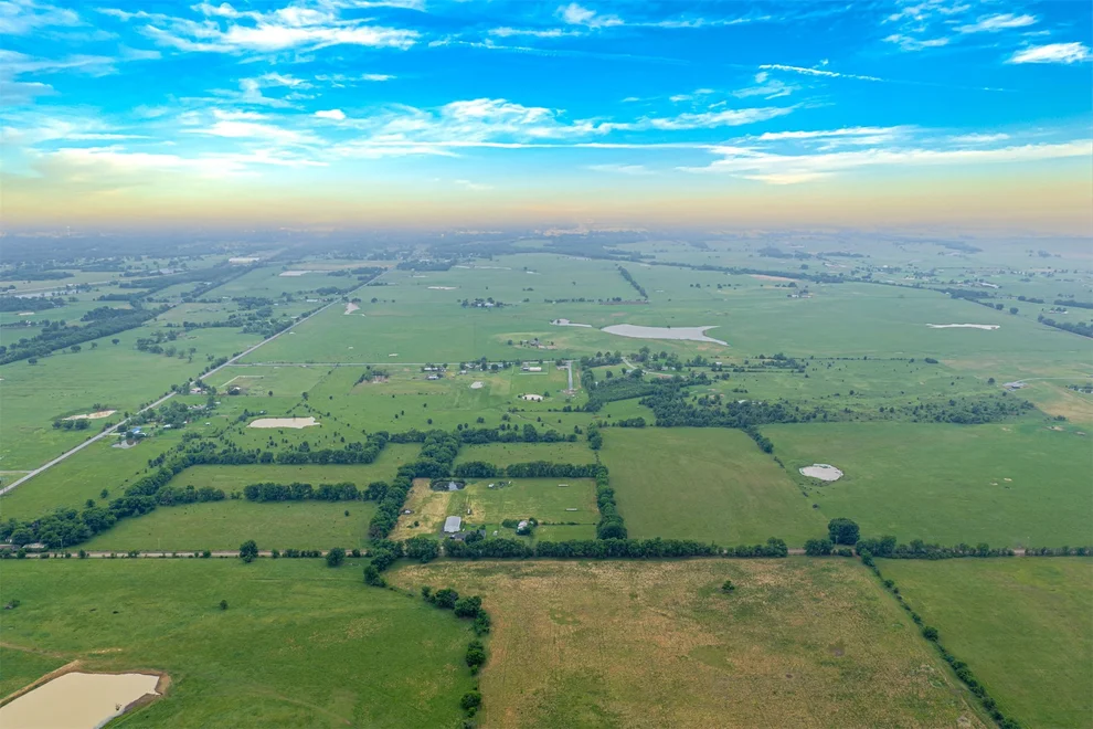 Unit for sale at 222 E 700 Road, Wagoner, OK 74467