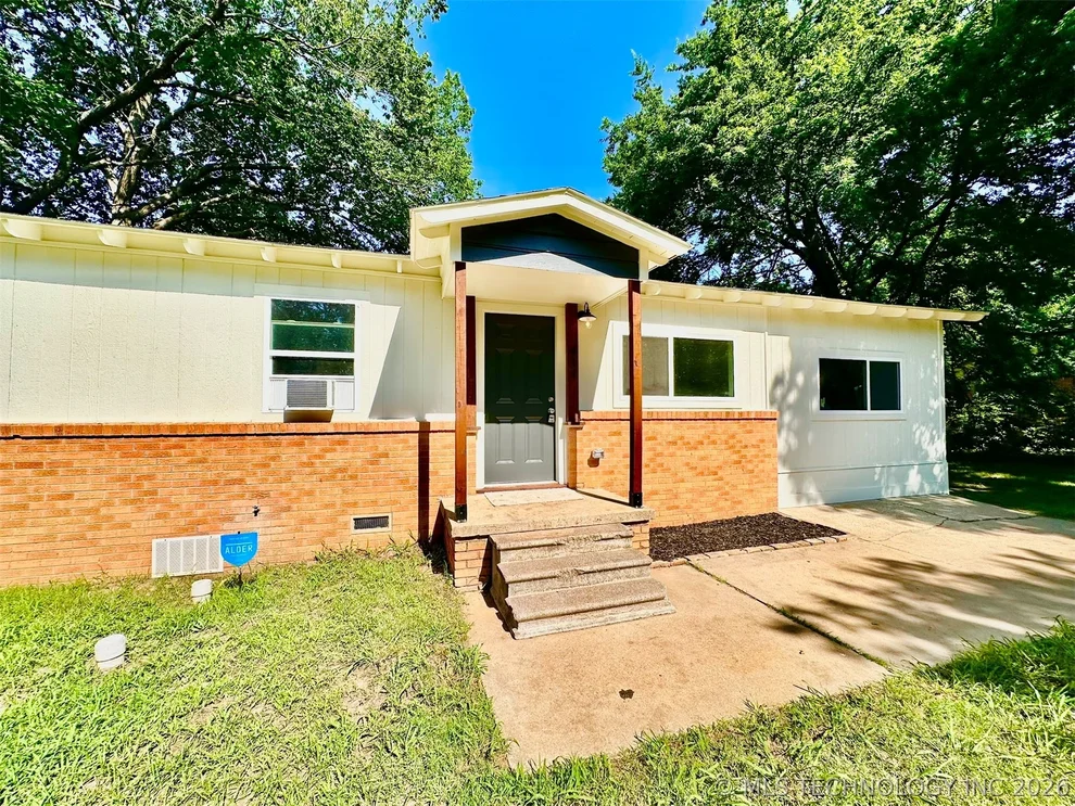 Unit for sale at 411 S 15th, Durant, OK 74701