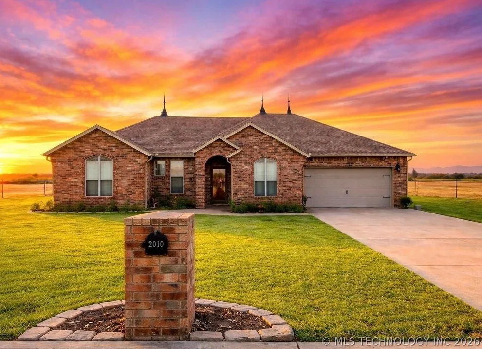 Unit for sale at 2010 E Creekside Road, Stigler, OK 74462