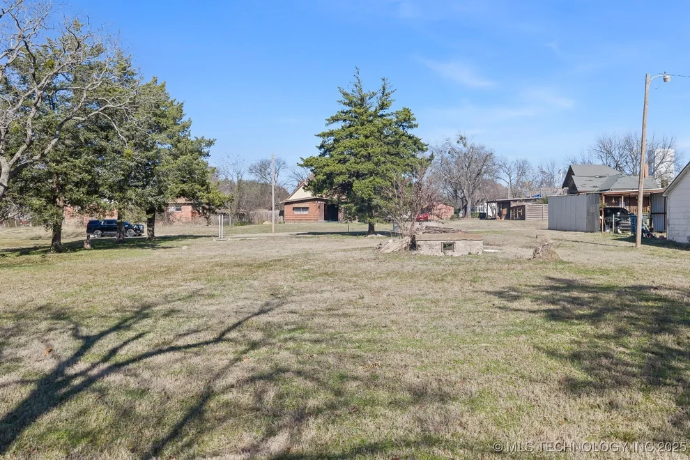 Unit for sale at 504 E Cherokee Street, Marietta, OK 73448
