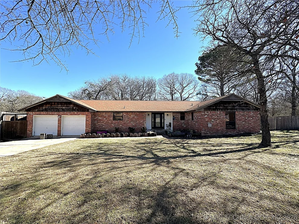 Unit for sale at 306 Eastwood, Ardmore, OK 73401