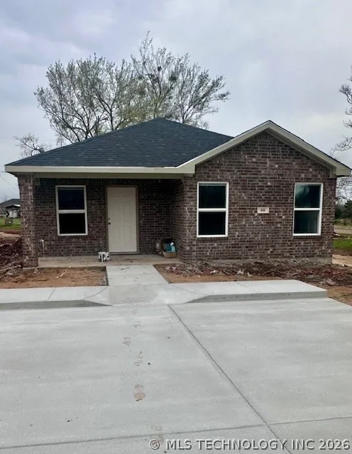 Unit for sale at 609 E Wolf Street, Madill, OK 73446