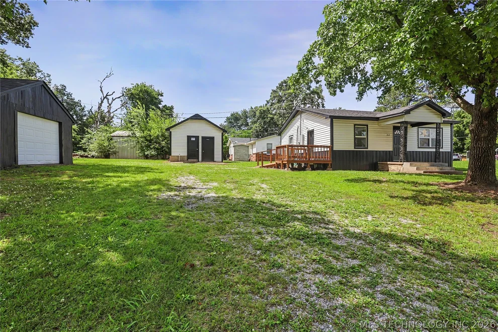 Unit for sale at 202 Radcliff Street, Locust Grove, OK 74352