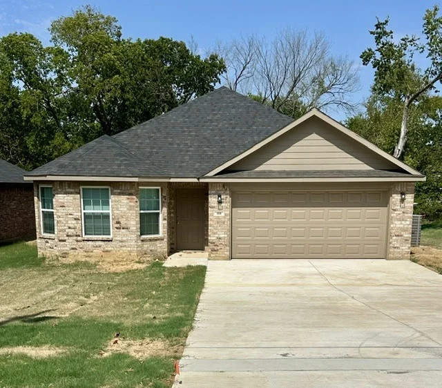 Unit for sale at 408 W Curtis Avenue, Calera, OK 74730