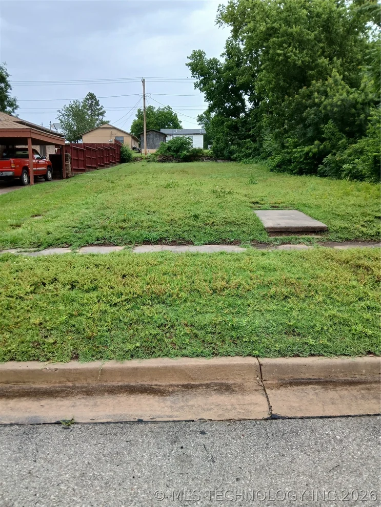 Unit for sale at 517 W 7th Avenue, Bristow, OK 74010