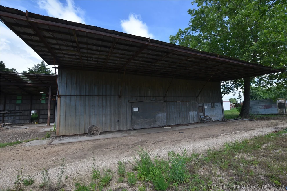 Unit for sale at 470564 Hwy 51, Stilwell, OK 74960