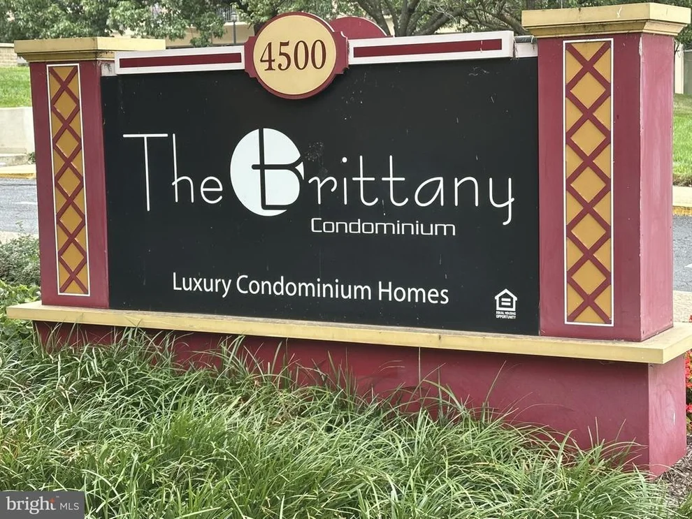 Unit for sale at 4500 S FOUR MILE RUN DRIVE, ARLINGTON, VA 22204
