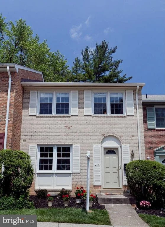 Unit for sale at 211 COMMONS DRIVE NW, VIENNA, VA 22180