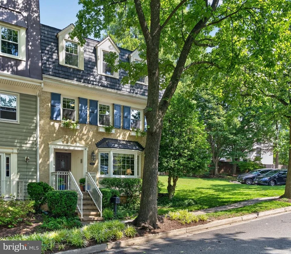 Unit for sale at 2015 N BRANDYWINE STREET N, ARLINGTON, VA 22207