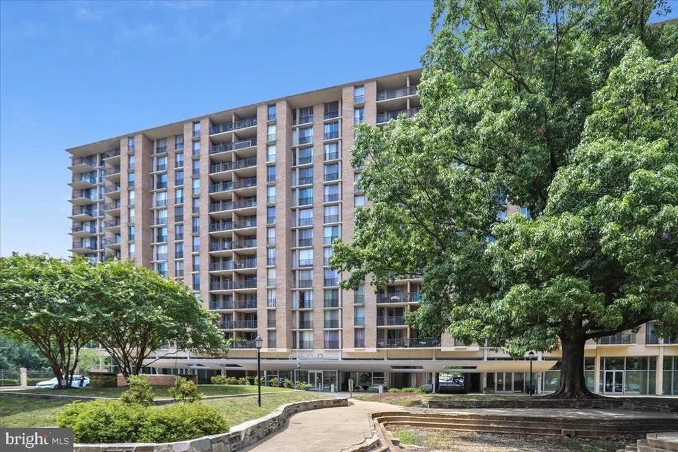 Unit for sale at 4600 S FOUR MILE RUN DRIVE, ARLINGTON, VA 22204