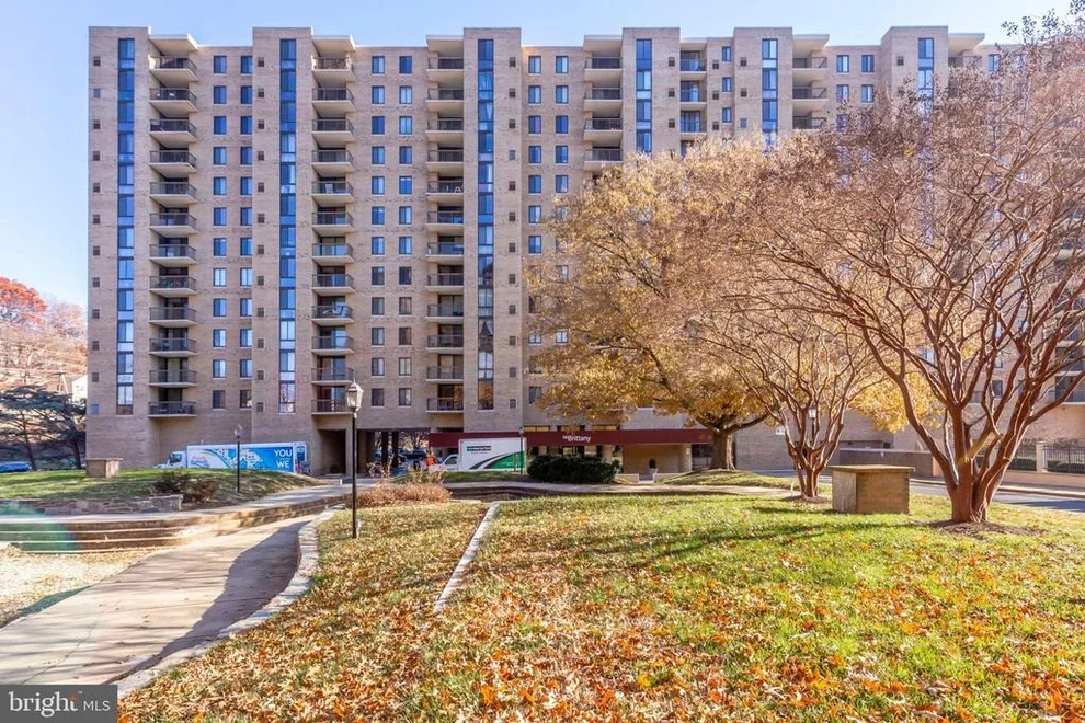 Unit for sale at 4500 S FOUR MILE RUN DRIVE, ARLINGTON, VA 22204
