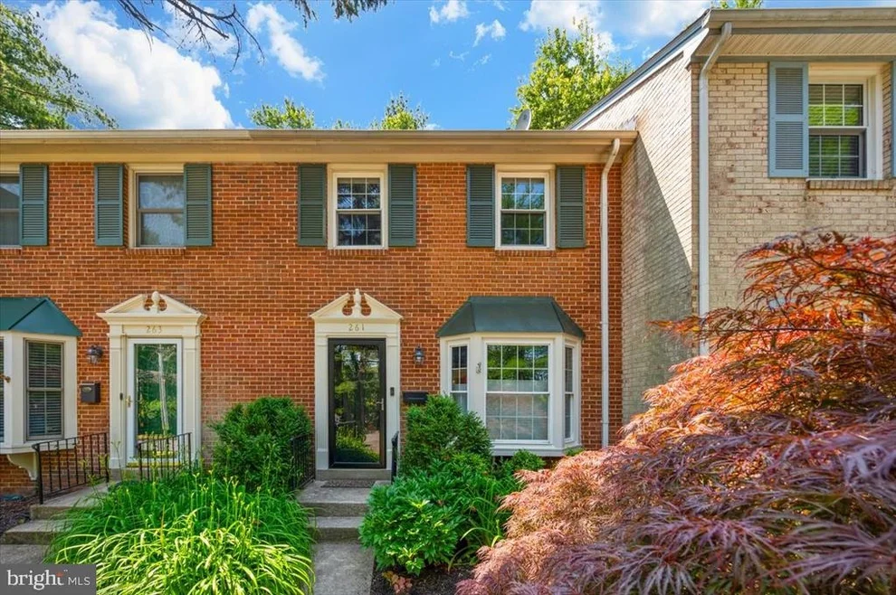 Unit for sale at 261 COMMONS DRIVE NW, VIENNA, VA 22180