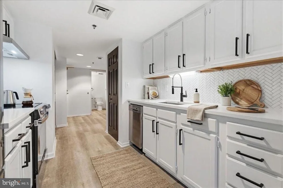 Unit for sale at 900 TAYLOR ST N, ARLINGTON, VA 22203