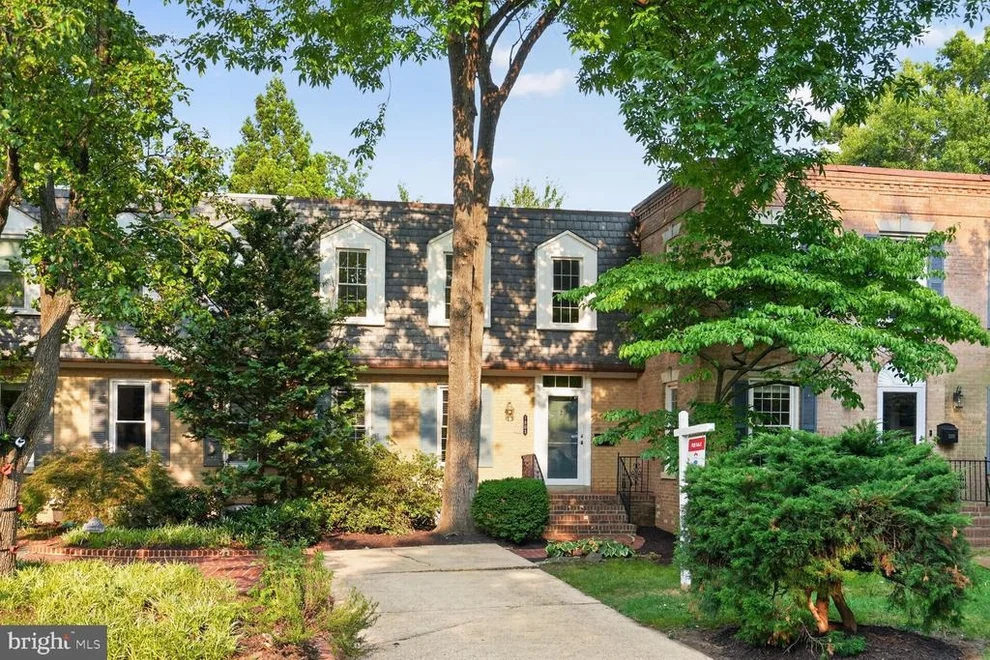 Unit for sale at 1303 N LYNNBROOK DRIVE N, ARLINGTON, VA 22201