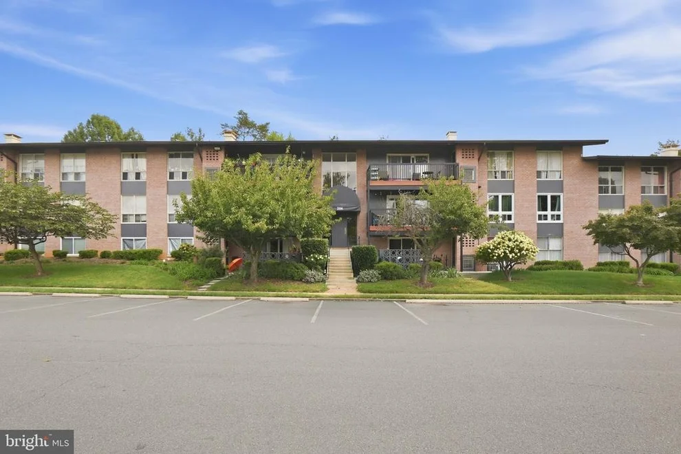 Unit for sale at 204 PARK TERRACE COURT SE, VIENNA, VA 22180