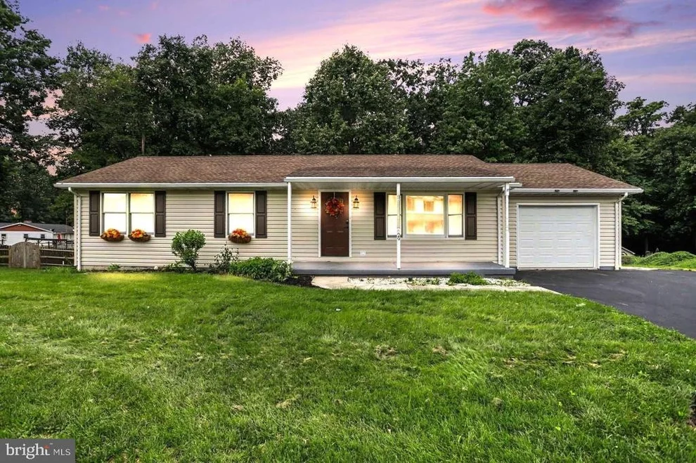 Unit for sale at 29 CHINKAPIN DRIVE, NEW OXFORD, PA 17350