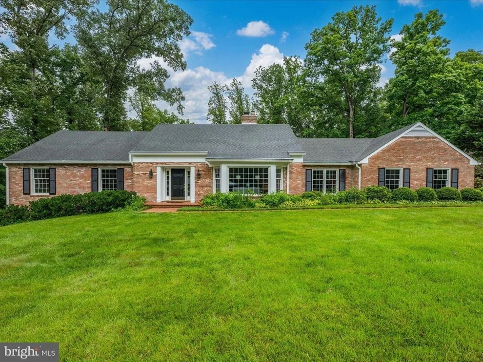 Unit for sale at 925 WOBURN COURT, MCLEAN, VA 22102