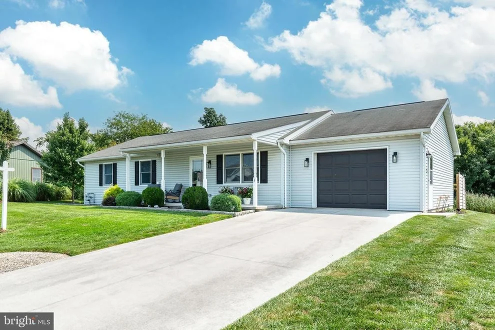 Unit for sale at 3 CHINKAPIN DRIVE, NEW OXFORD, PA 17350