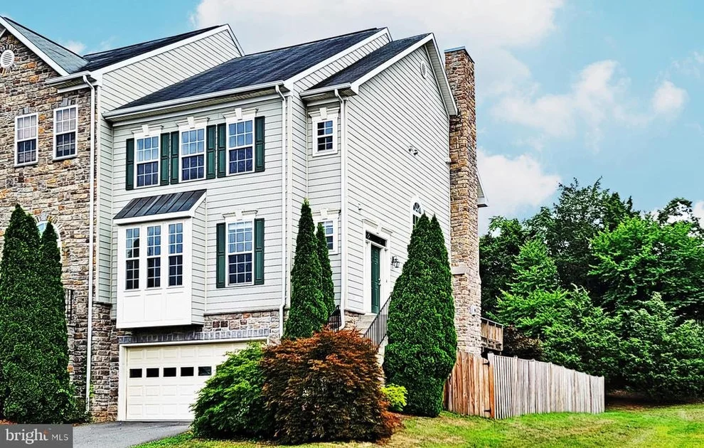 Unit for sale at 895 STONEFIELD SQUARE NE, LEESBURG, VA 20176