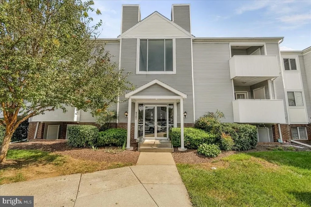 2121 Wainwright Court