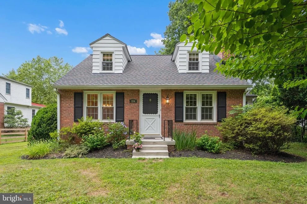Unit for sale at 124 CHESTNUT AVENUE, WASHINGTON GROVE, MD 20880