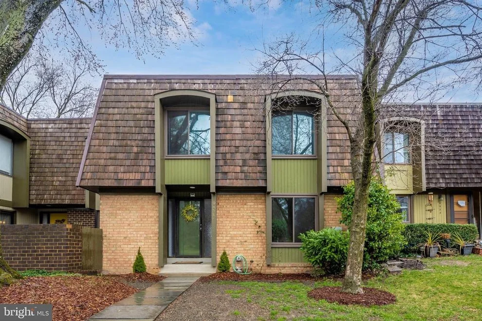 Unit for sale at 9535 FERN HOLLOW WAY, MONTGOMERY VILLAGE, MD 20886