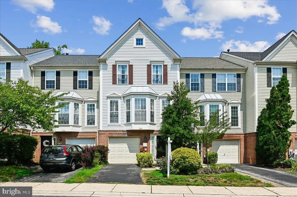 706 Howards Loop