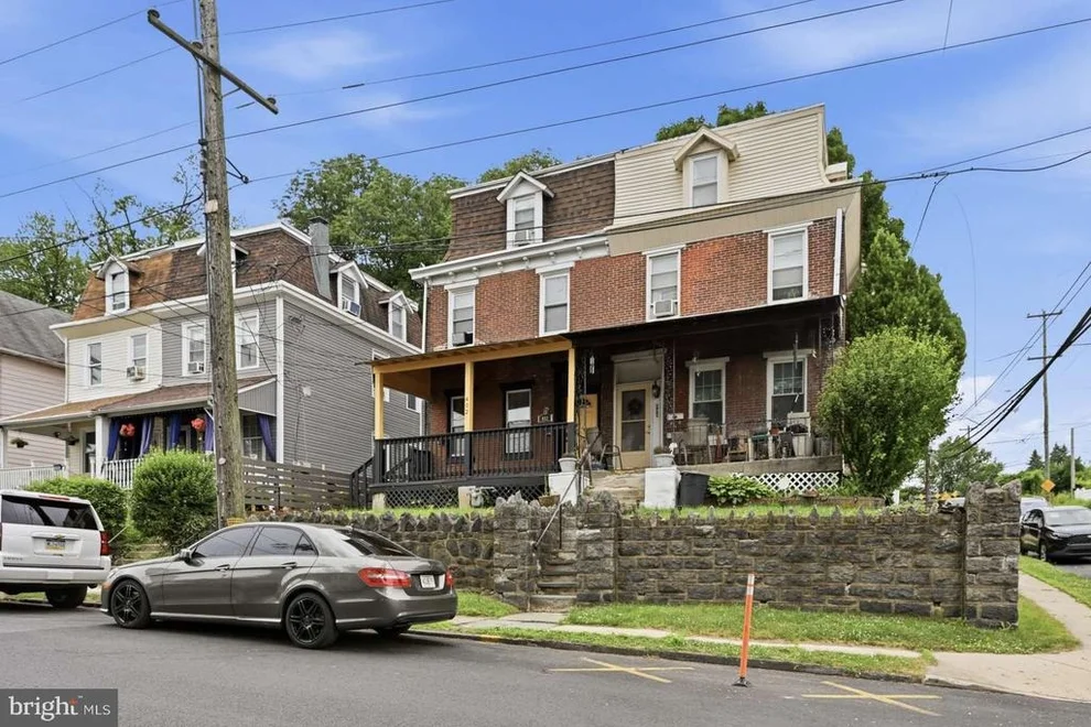 Unit for sale at 402 POPLAR STREET, DARBY, PA 19023