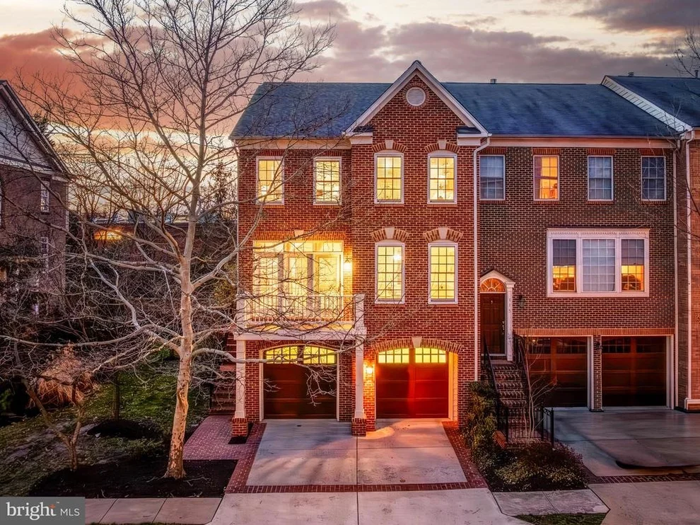 Unit for sale at 113 HERNDON MILL CIRCLE, HERNDON, VA 20170