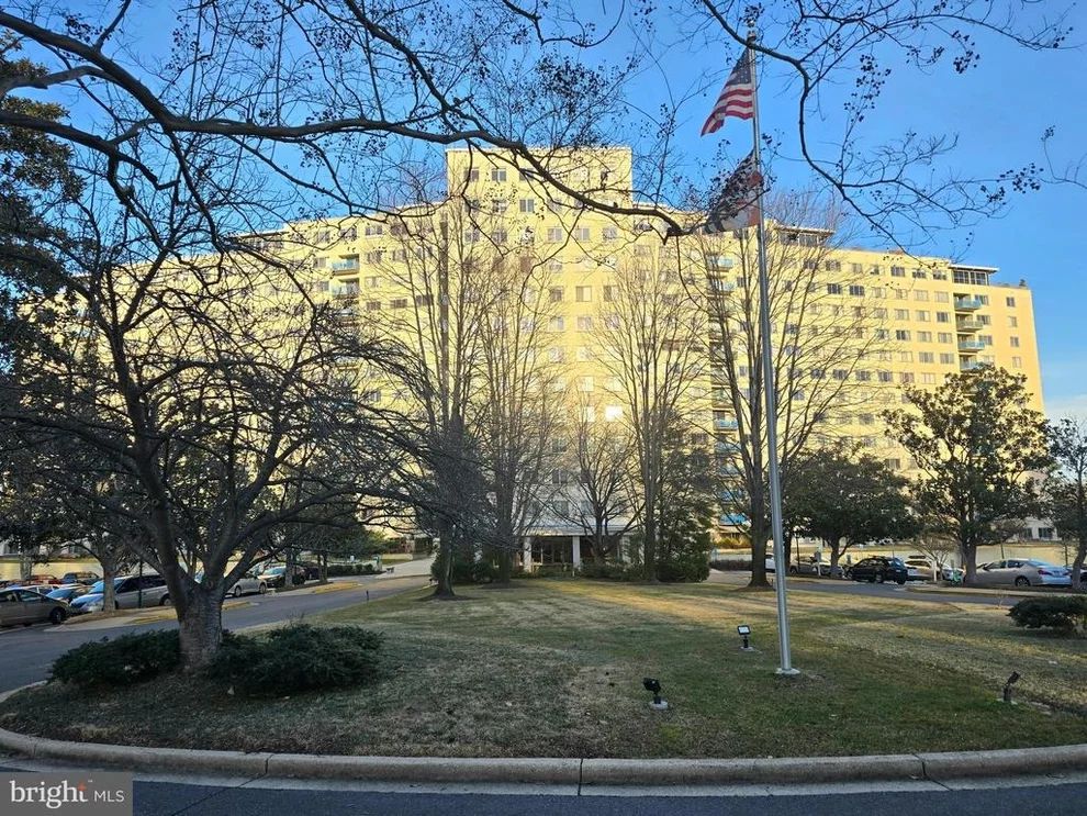 Unit for sale at 10201 GROSVENOR PLACE, ROCKVILLE, MD 20852