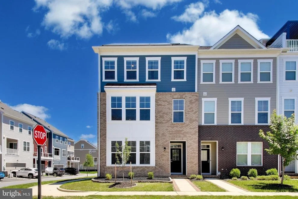 Unit for sale at 17751 KINGFISHER ISLE ROAD, DUMFRIES, VA 22026