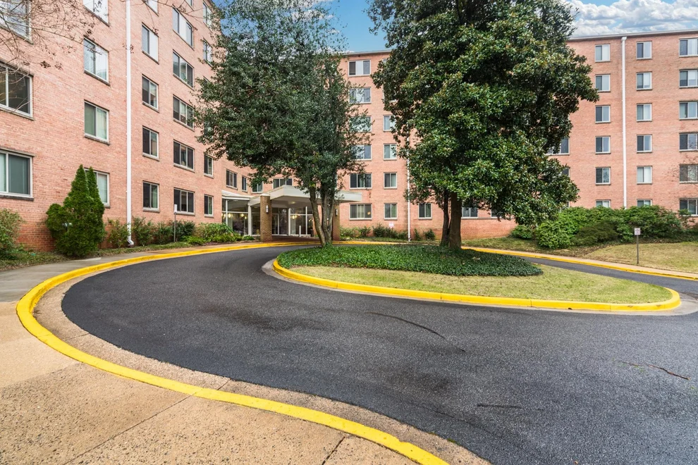 Unit for sale at 3000 SPOUT RUN PARKWAY, ARLINGTON, VA 22201