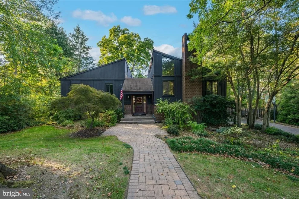 Unit for sale at 6952 DUNCRAIG COURT, MCLEAN, VA 22101