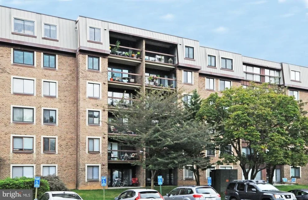 Unit for sale at 2817 JERMANTOWN ROAD, OAKTON, VA 22124