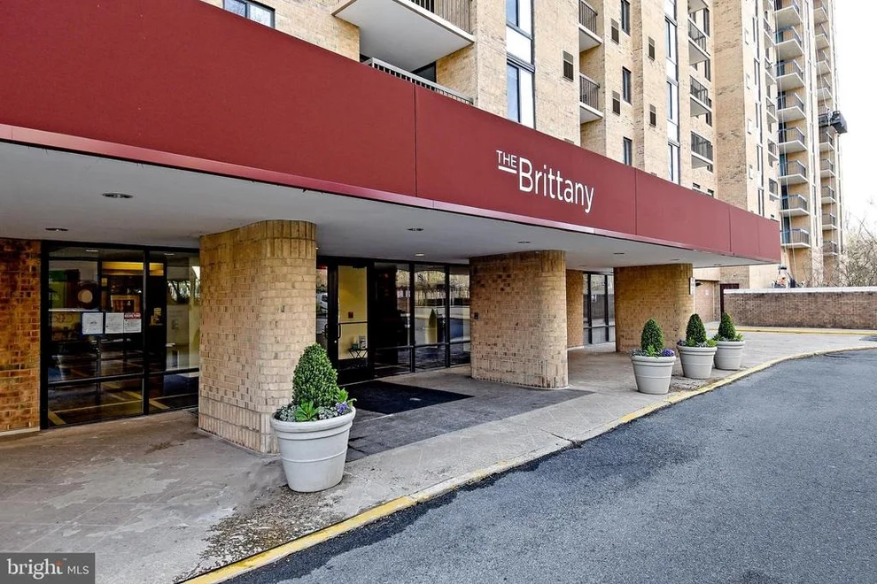 Unit for sale at 4500 S FOUR MILE RUN DRIVE, ARLINGTON, VA 22204