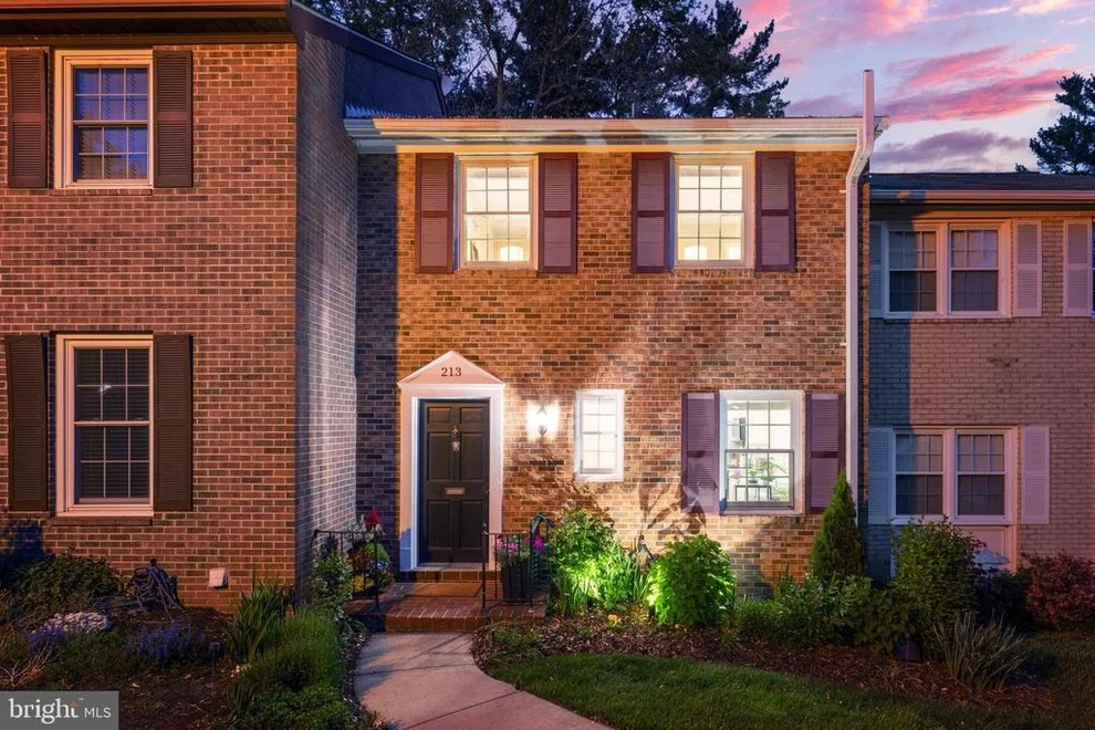 Unit for sale at 213 COMMONS DRIVE NW, VIENNA, VA 22180