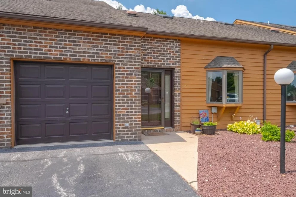 Unit for sale at 27 WESTVIEW MNR MANOR, YORK, PA 17408