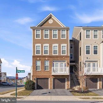 5902 Forum Square
