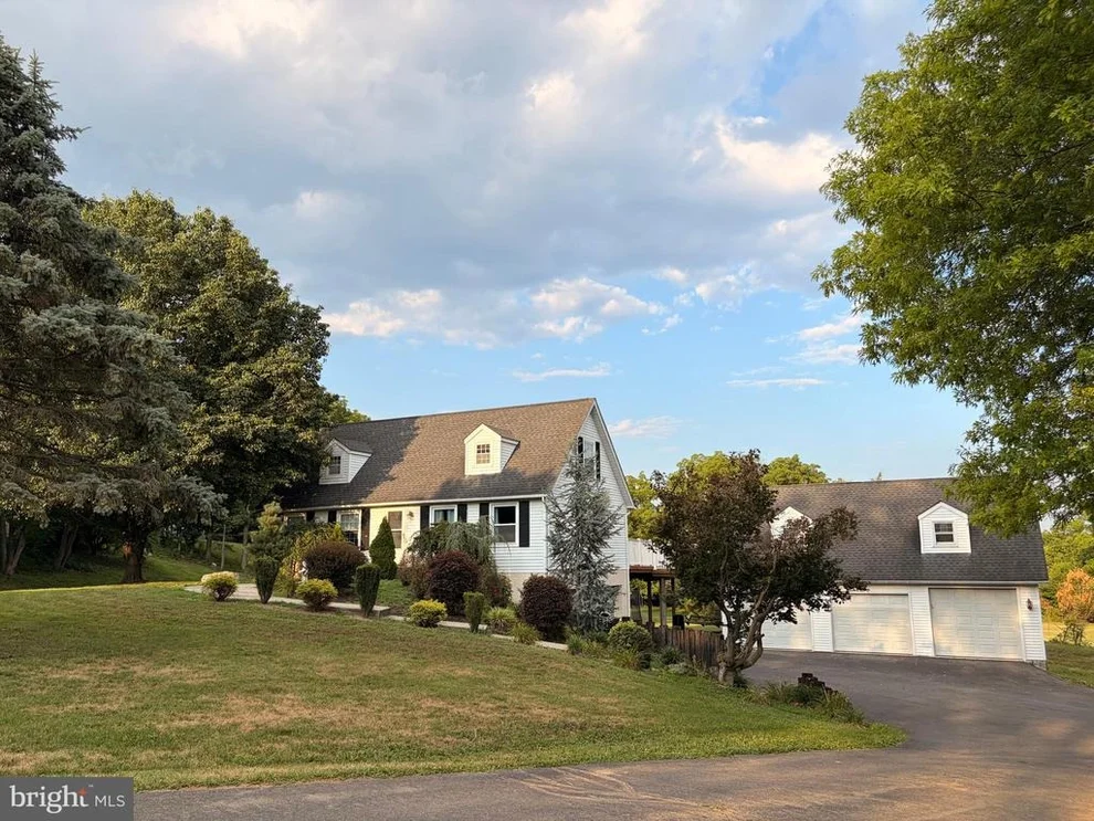 Unit for sale at 575 MULL AVENUE, LEESPORT, PA 19533