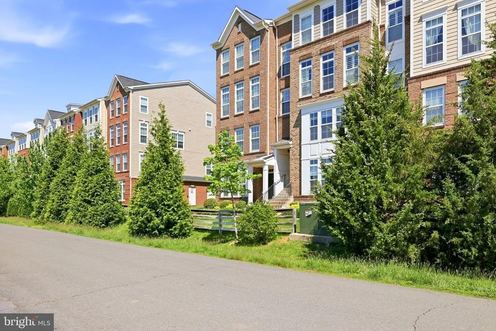 Unit for sale at 43487 TOWN GATE SQUARE, CHANTILLY, VA 20152