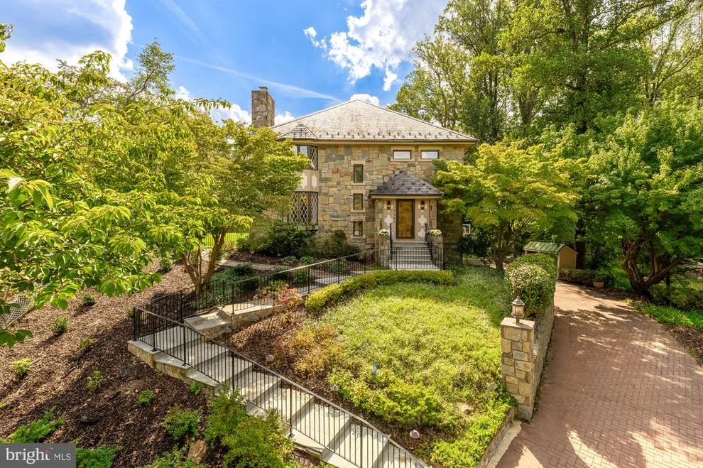 Unit for sale at 5848 ASPEN WOOD COURT, MCLEAN, VA 22101