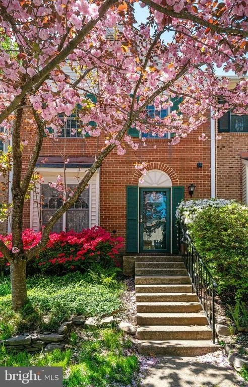 Unit for sale at 5706 LAKESIDE OAK LANE, BURKE, VA 22015
